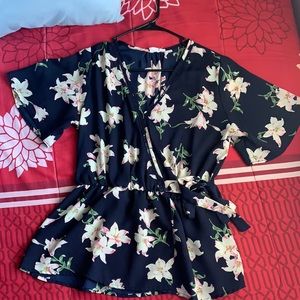 Sienna Sky Blue floral top. Looks new.